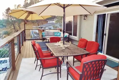 Image de Spacious Dragon Lake Villa on Lake Naci in Paso Robles Wine Country w/Internet