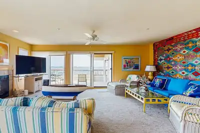Image de Kings Grant townhouse w/ bay views, outside shower and community pool