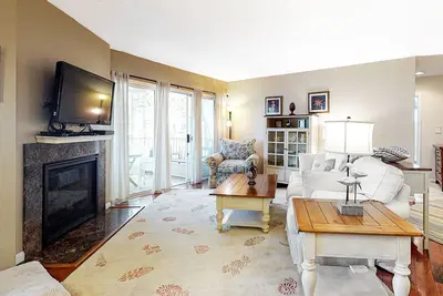 Image de Sea Colony Tennis 1st floor condo w/ gym, pool, and free WiFi