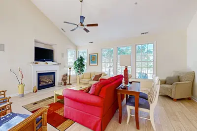 Image de Bear Trap Dunes golf-view condo with screened porch, pool, tennis & sauna access