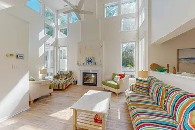 Image de Sea Colony Tennis house with tennis court, basketball court, gym, & sauna