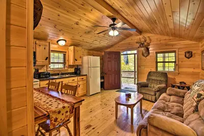 Image de ‘Hooah’ Cabin Retreat w\/ Grill & Step-Free Access