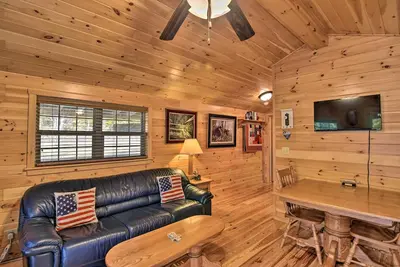 Image de Cozy ‘Anchors Away’ Cabin Hideaway w\/ Fire Pit!