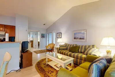 Image de Sea Colony Tennis 1st-floor condo with sauna & basketball court/tennis court