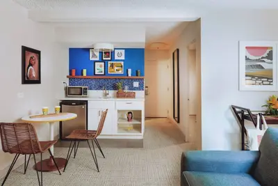 Image de Walking Distance to Everything! 3 Family-friendly Rooms w/ Lanai | Outdoor Pool