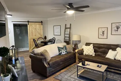 Image de ⭐️New-PristineGburgLoft-2a-Walk2Pancakes🥞 & Slopes⛷