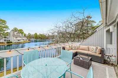 Image de Sea Colony Tennis 2nd-floor condo with sauna & basketball/tennis court