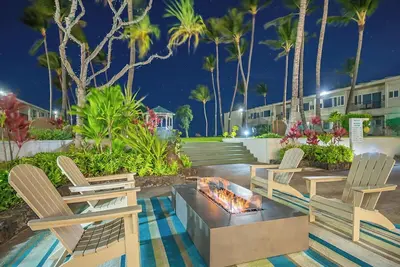 Image de Beachfront Getaway: Spacious Room with Scenic Ocean Views & Pool Access