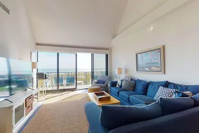 Image de Sea Colony 2nd floor condo with pool & basketball court