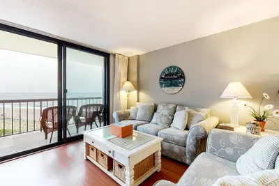 Image de Sea Colony Ocean 8th floor condo w/ basketball court, pool, and elevator