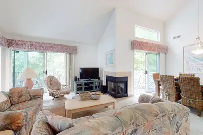 Image de Sea Colony Tennis condo with tennis court, pool, washer/dryer & covered porch