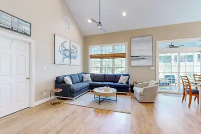 Image de Bear Trap Dunes house w/ golf on-site, fireplace, basketball court, shared sauna