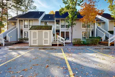 Image de Sea Colony 1st-floor condo with sauna, basketball court, & tennis