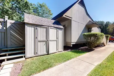 Image de Sea Colony Tennis 1st floor condo w/ pool, basketball court, and shared sauna