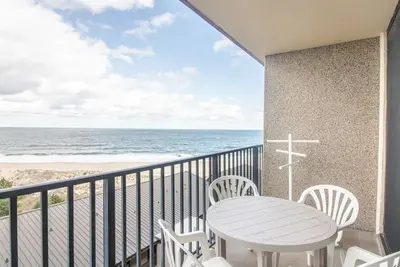 Image de Sea Colony 7th floor condo w/ elevator, shared sauna, and ocean view