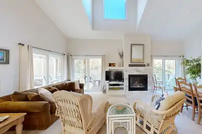 Image de Sea Colony Tennis 2nd-floor condo pool & gym