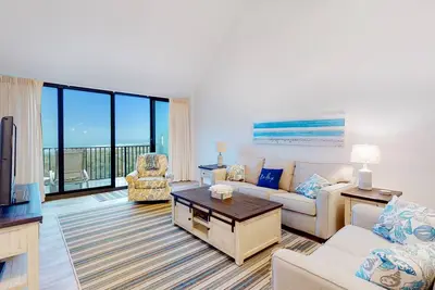 Image de Sea Colony 2nd floor condo with shared sauna, basketball court, and gym