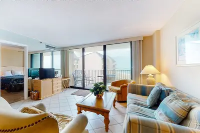Image de Sea Colony Ocean 8th-floor condo with gym, tennis court, & elevator