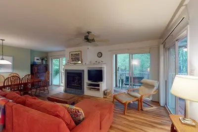 Image de Sea Colony Tennis 1st-floor condo with gym, pool, & tennis court