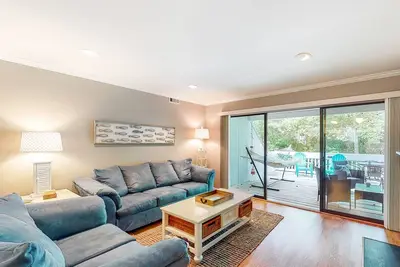 Image de Sea Colony Tennis 1st-floor condo sauna & tennis court