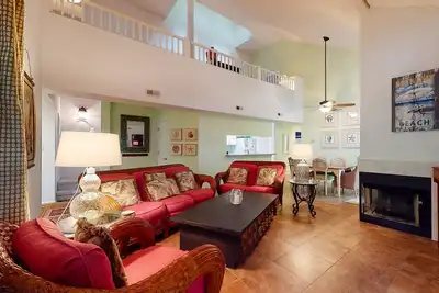 Image de Sea Colony Tennis 2nd-floor condo with basketball court & tennis court