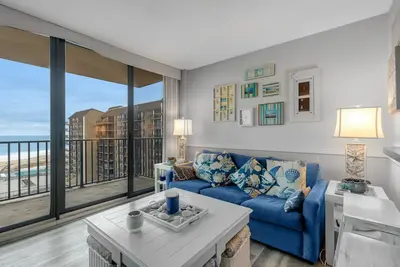 Image de Sea Colony 7th-floor ocean-view condo with elevator & gym
