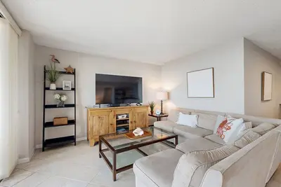 Image de Sea Colony Ocean 5th floor condo w/ gym, tennis court, and balcony