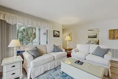 Image de Sea Colony Tennis 1st floor condo w/ free WiFi, gym, and tennis court