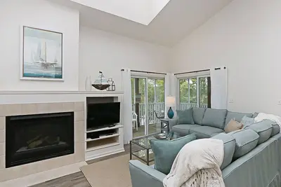 Image de Sea Colony Tennis 2nd-floor condo with pool, gym & tennis court