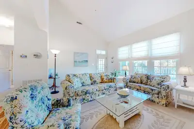 Image de Bear Trap Dunes 2nd floor condo w/ golf on-site, fireplace, and free WiFi