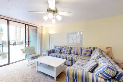 Image de 1st floor Sea Colony condo with shared gym, tennis court, and elevator