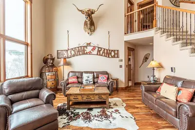 Image de Hilltop Haven | Stunning 3br + Den Retreat!