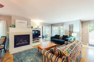 Image de Sea Colony Tennis 1st-floor condo with basketball court & tennis court