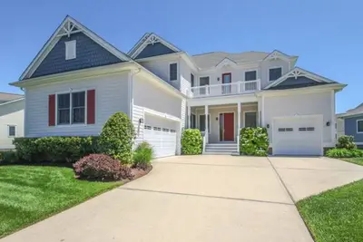 Image de Bayside Resort house w/shared sauna, private gas grill, golf on-site & fireplace