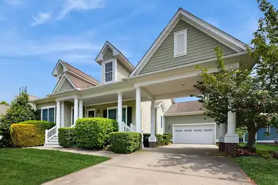 Image de Bayside Resort house with pool, lakefront, golf on-site, & tennis court