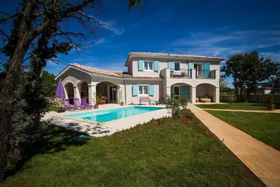 Image de Maison de vacances Krmed pour 1 - 6 personnes avec 3 chambres à coucher - Maison de vacances