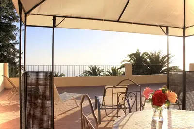 Ideal for families, swimming pool, free wifi, Bbq 5 min from the beaches