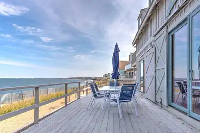 Image de Live your best life steps from the beach in this classic Montauk beach house!