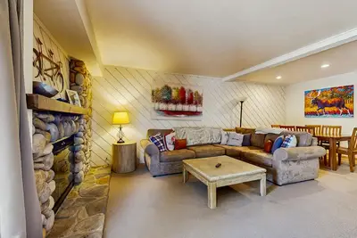 Image de Condo with deck, fireplace, full kitchen, and mudroom area