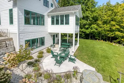Image de Traverse City Lakemore Resort Side by Side Luxury Lakefront Homes on Arbutus Lk