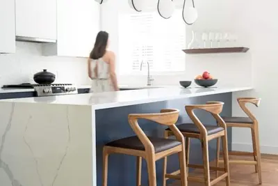 Image de Newly built, light soaked designer Ann Arbor home.