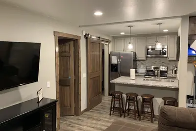 Image de New remodeled condo for 4. Kid friendly. Heart of Mammoth Lakes. Fast Internet.