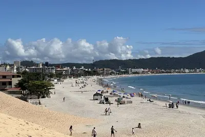 Image de Pretty view of the whole beach RealStay3