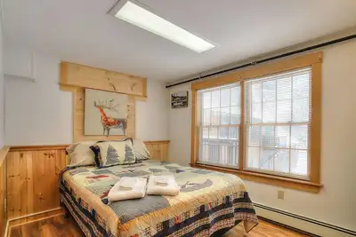 Image de Oquossoc Suite #8 | Upstairs Suite w\/Kitchenette