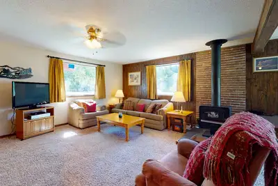 Image de Friendly cabin with WiFi & wood-burning stove - one mile from the Rio Grande