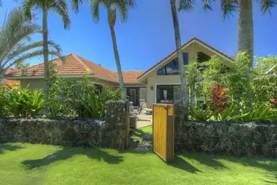 Image de Perfect family home with A/C! Amazing location, a short walk to Poipu beaches!