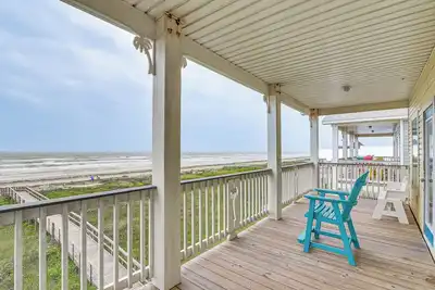 Image de 2 Decks, Patio & Views: Beachfront Texas Retreat