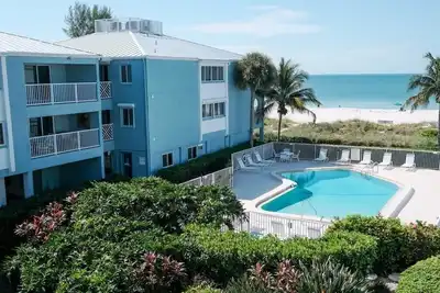 Image de Beach Front, 2 Bd/2 Bath, Free WiFi & Trolley, Heated Pool and Awesome Sunsets