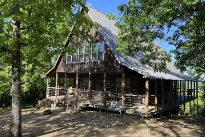 Image de Rustic log cabin in the hills of Arkansas!