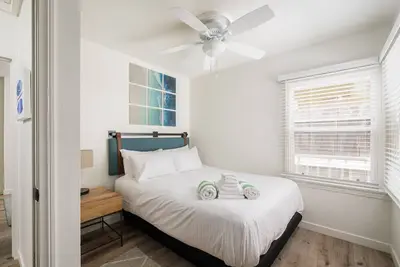 Image de Oceanview House Steps Away from the Water (102)